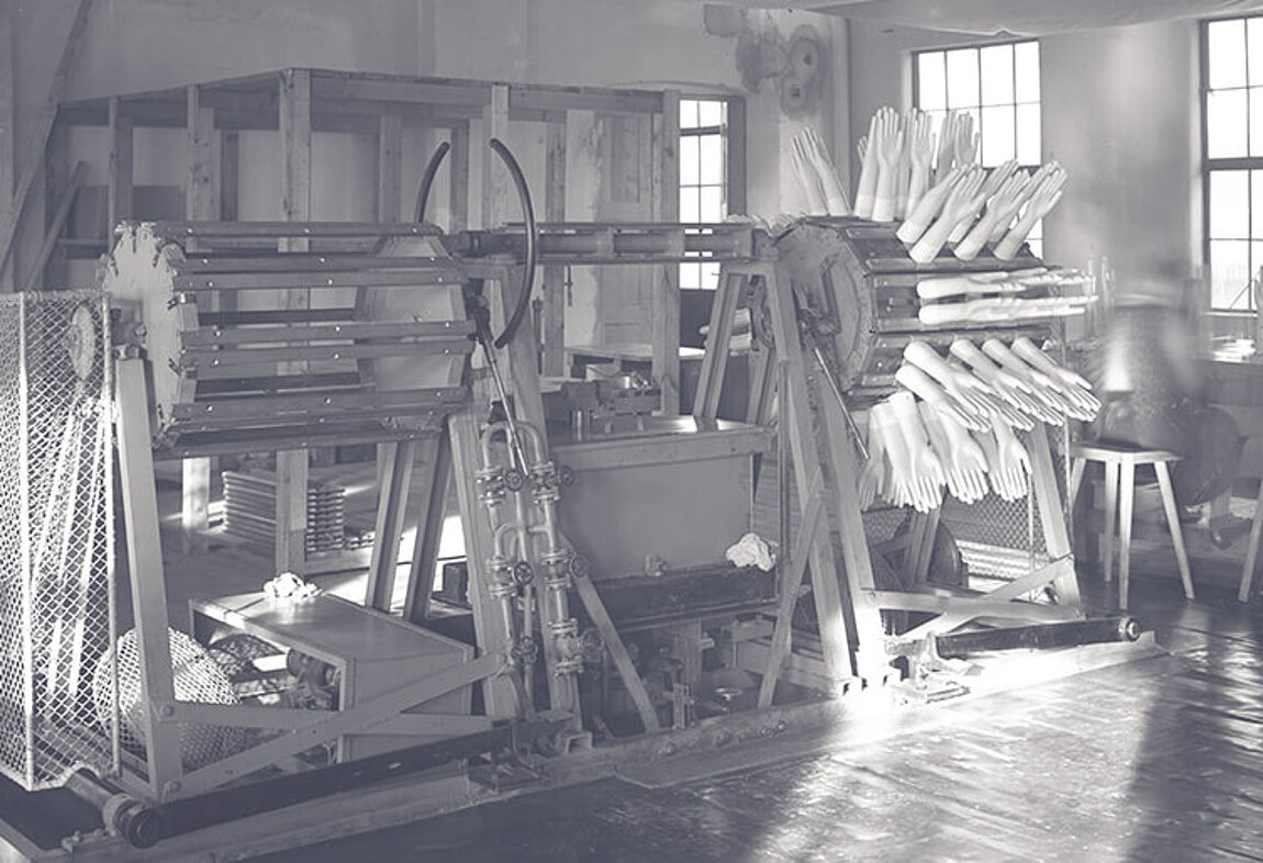 Sempermed first glove dipping machine 